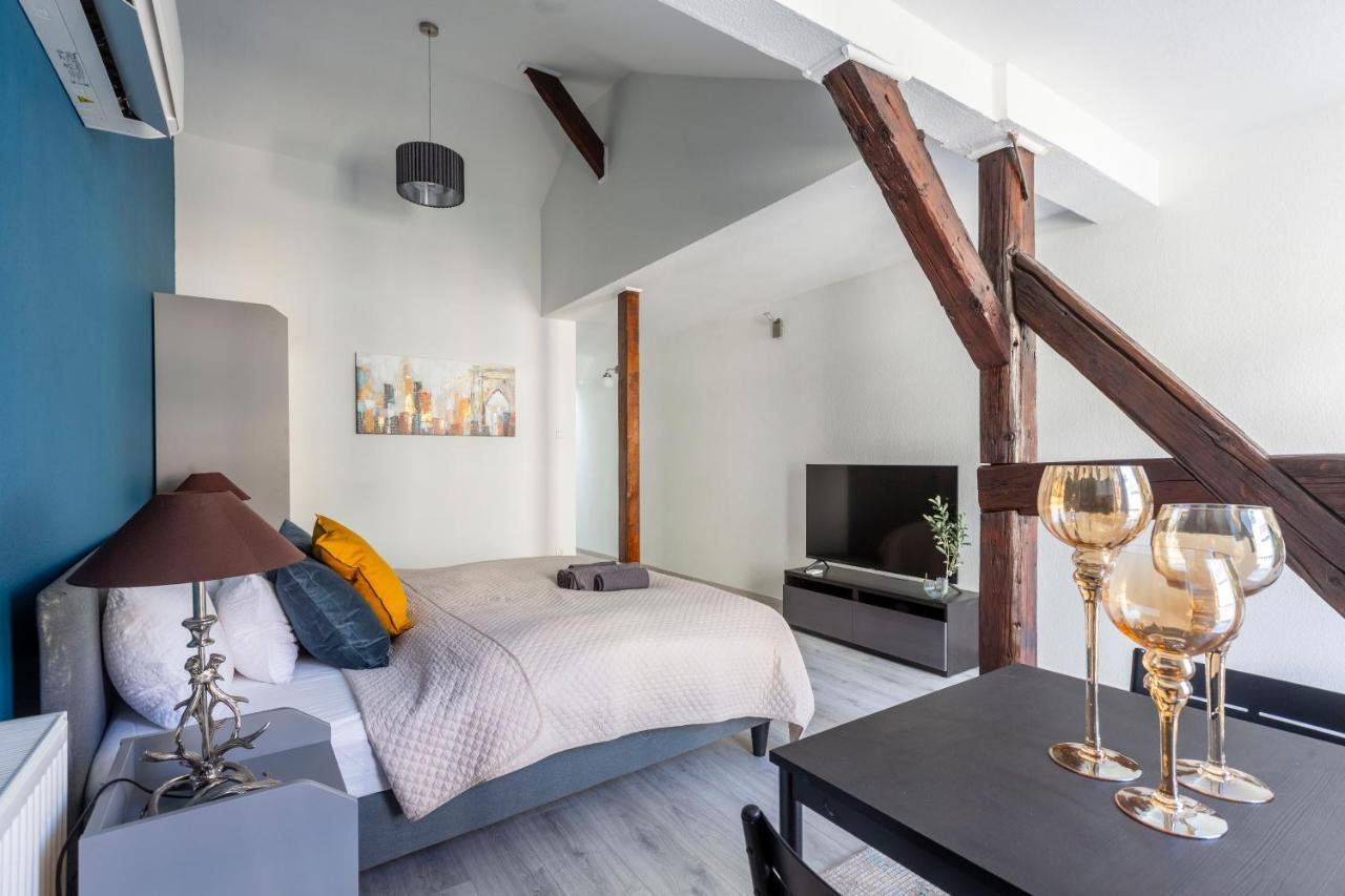 Apartment Rustic By Lh *