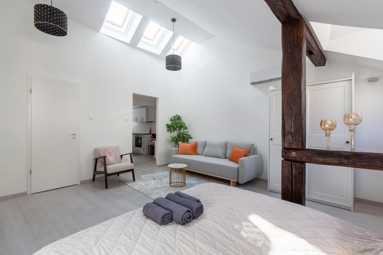 Apartment Rustic By Lh