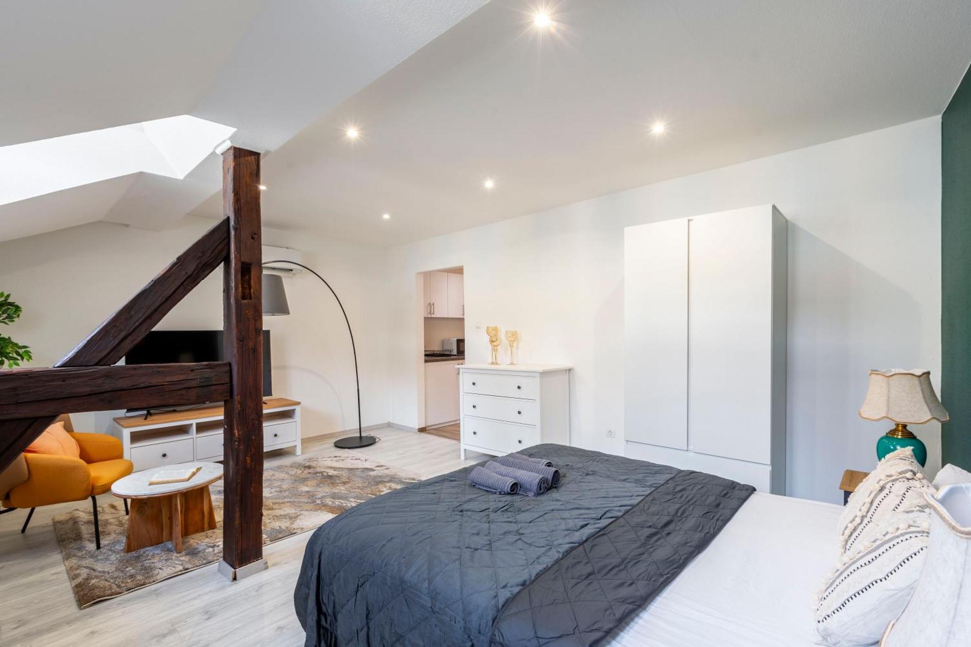 Apartment Rustic By Lh *